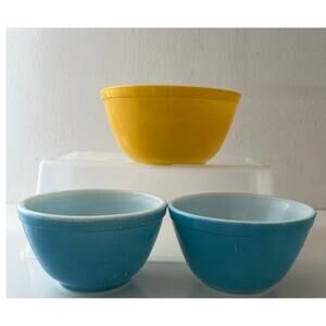 TWO Pyrex Blue #401 Mixing Bowls 1.5 Pint And ONE Yellow #402 1.5 Qt Bowl